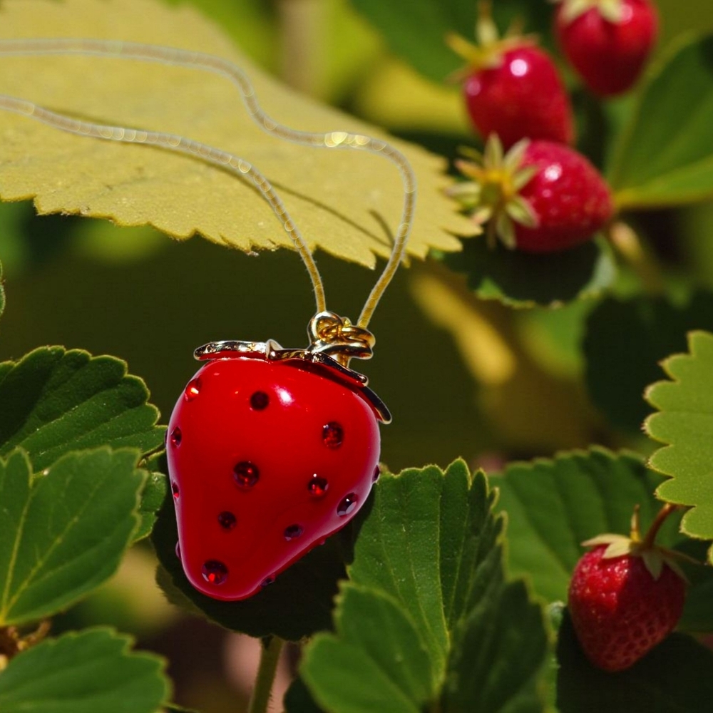 SALE!! Luscious Strawberry and Gold-Filled Pendant Necklace--NWT - Picture 7 of 7